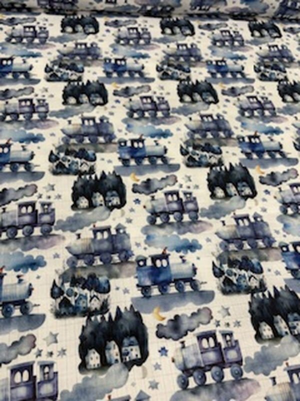 Modrý vzor s motivem vlaku a mraků.