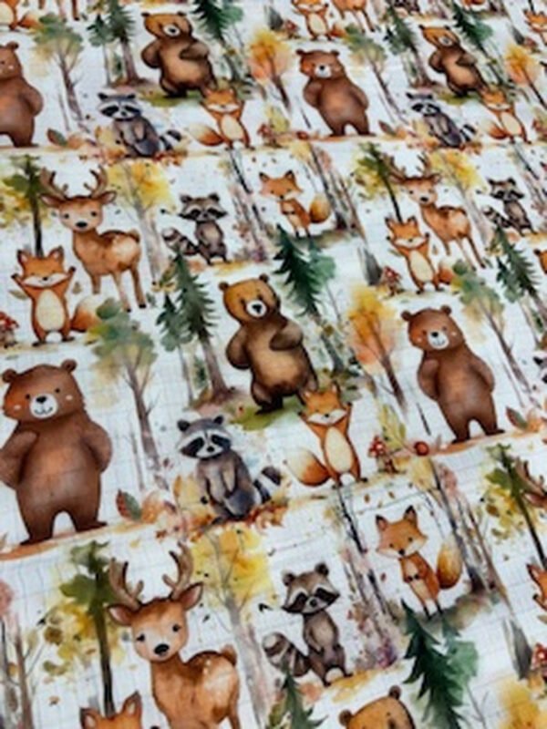 Lesní zvířátka na podzimní látce, medvěd, liška, jelen.