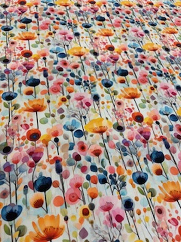Barevný květinový vzor na textilii