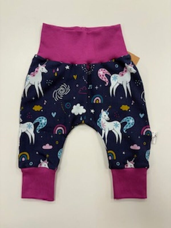 Dětské legíny s jednorožci a duhovým vzorem.