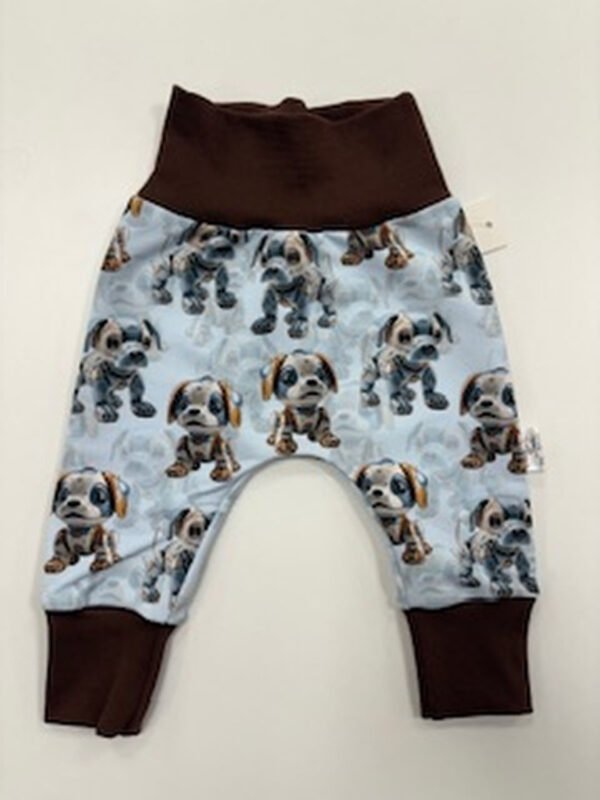 Dětské kalhoty s motivem štěňat na modrém pozadí