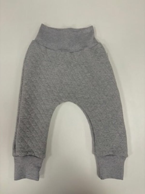 Šedé dětské kalhoty s elastickým pasem.