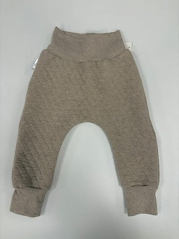 Dětské hnědé tepláky z bavlněného materiálu.