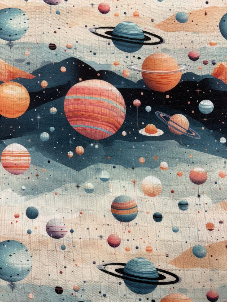 Ilustrace vesmíru s planetami a hvězdami