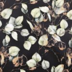 Vzor listů na tmavém pozadí.