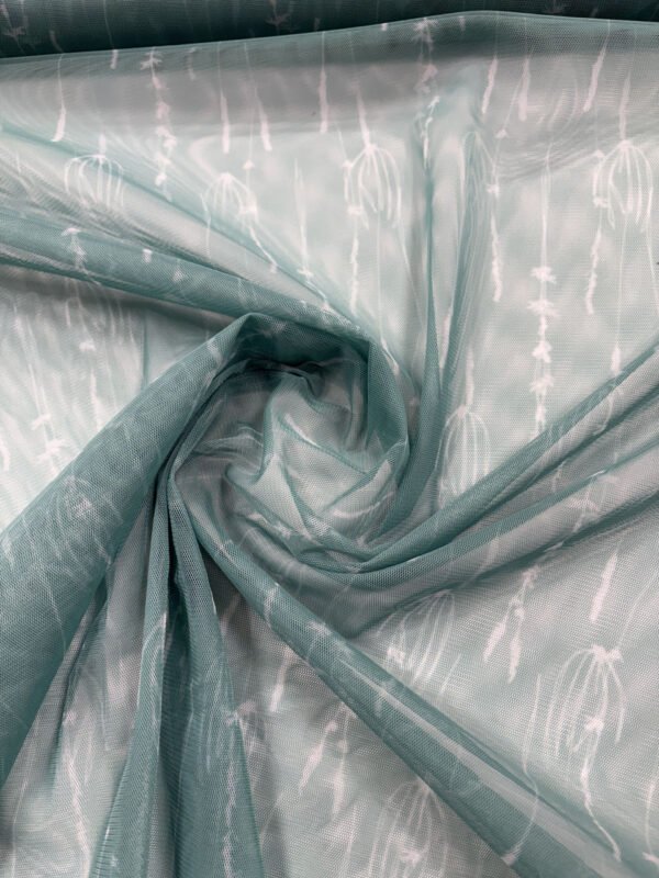 Zelená vzorovaná látka s abstraktním designem