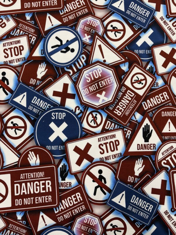Různé výstražné značky stop a nebezpečí.