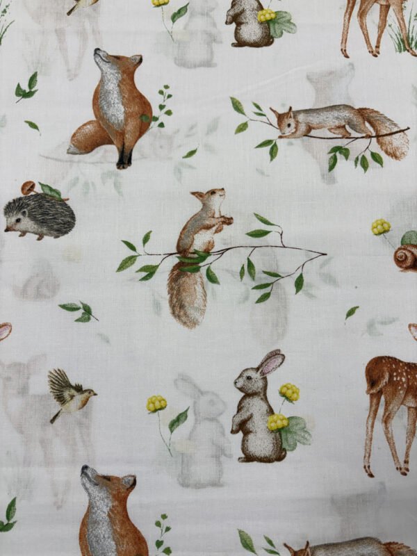 Ilustrace lesních zvířat na bílém pozadí.