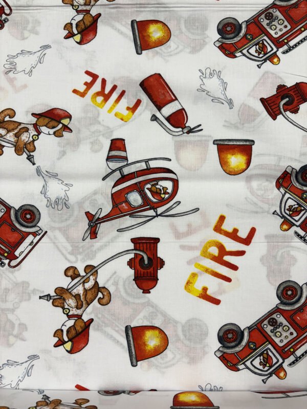 Dětský motiv: hasiči, auta, vrtulník a pes.