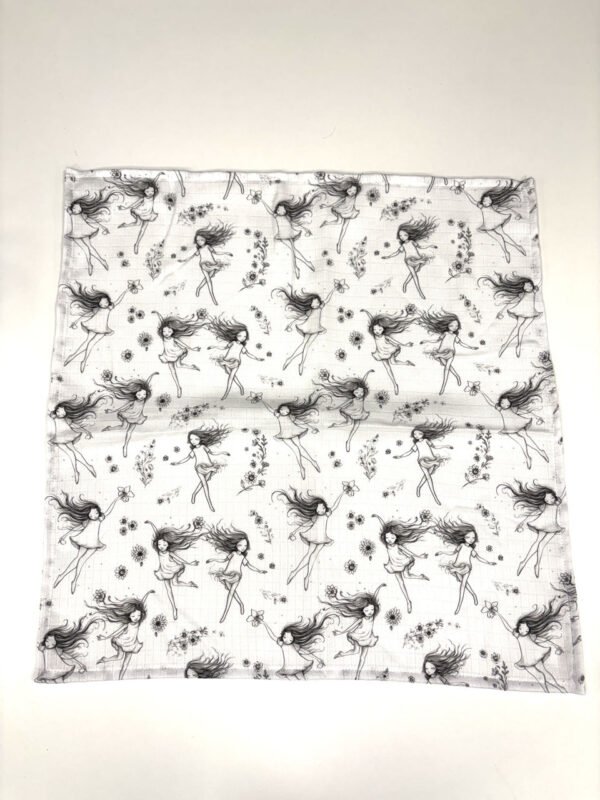 Bavlněný šátek s vílami a květinovými vzory.