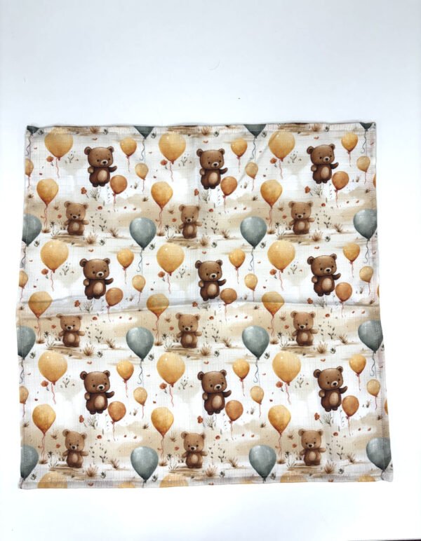Dětský ubrus s medvědy a balónky.