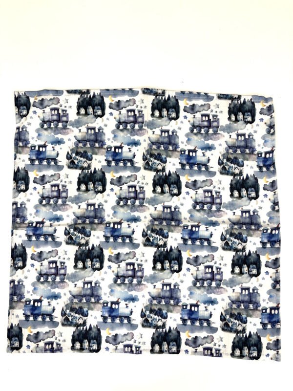 Dětská látka s lokomotivami a nočním motivem