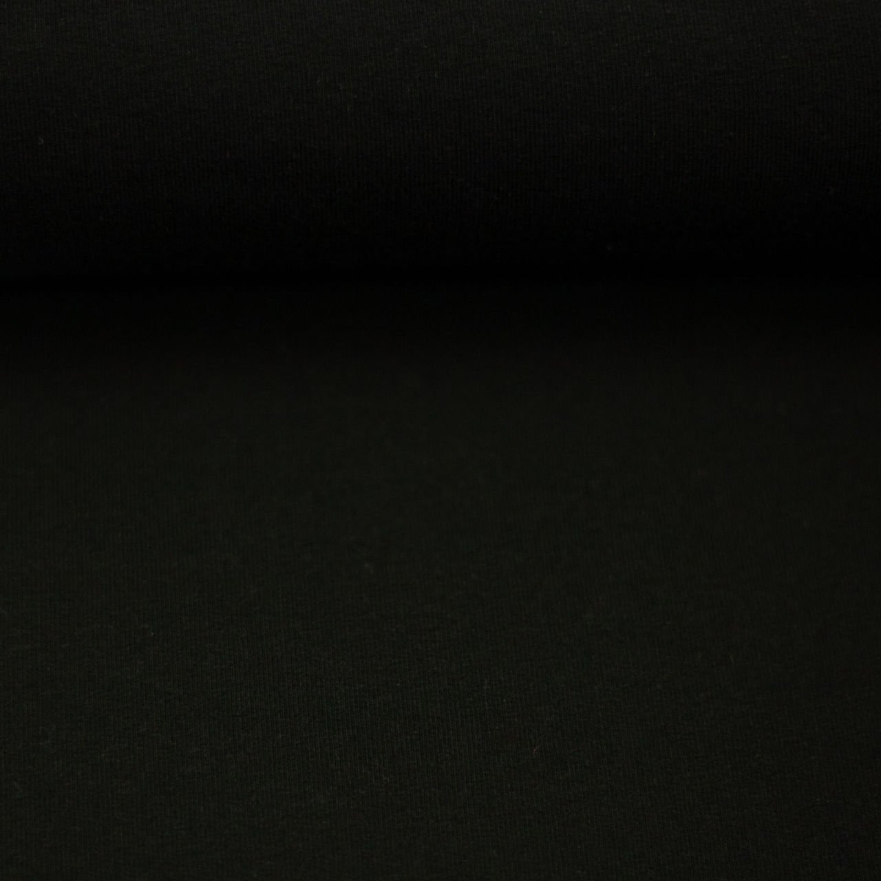 Detail černé látky na pozadí